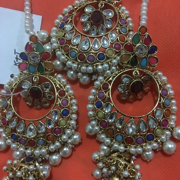 Earrings with tikka - Picture 1 of 5